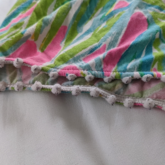 3/$30 Girls Lilly Pulitzer Play Shorts - Picture 4 of 4